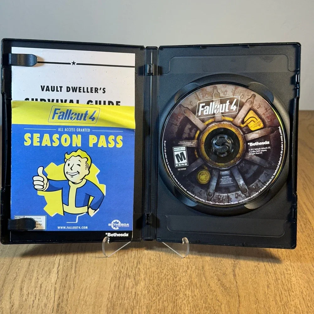 Bethesda Fallout 4 PC Game Physical Disc Good Condition Post-Apocalyptic RPG